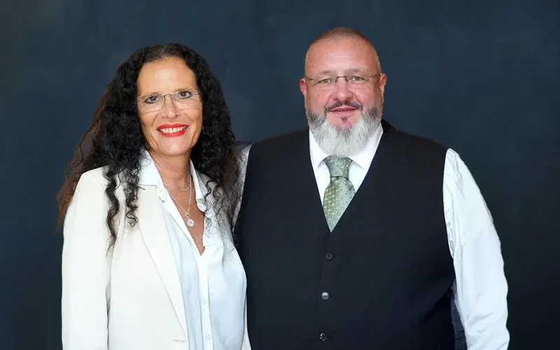 mack-brueckner-mit-hintergrund